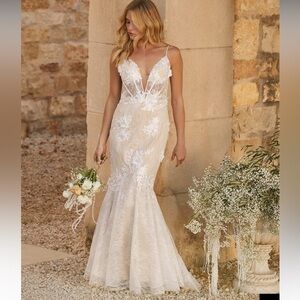 Lulu’s Lace Trumpet Maxi Dress // Size 2